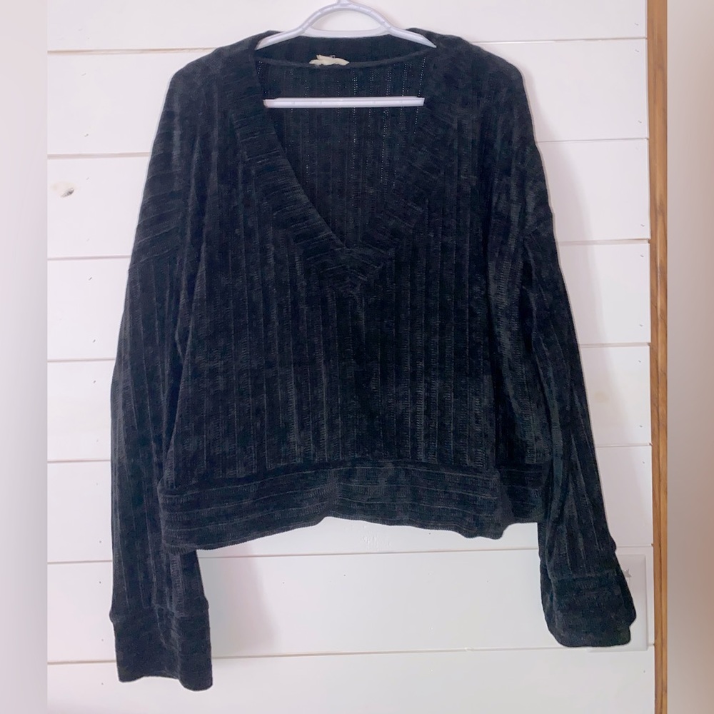 Knit V-Neck Cropped Sweater